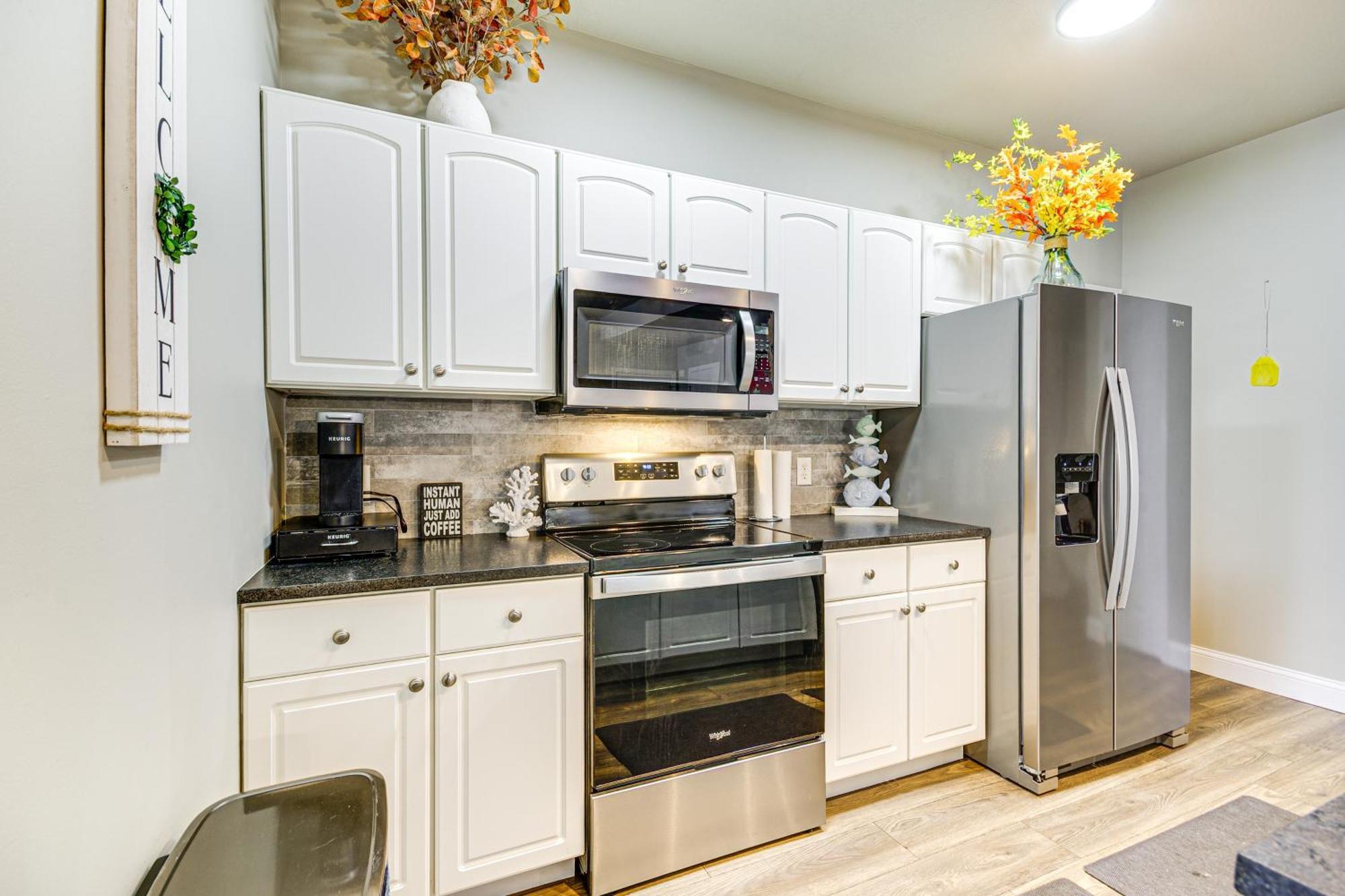 Waterfront Lake Ozark Condo With Deck And Pools ภายนอก รูปภาพ