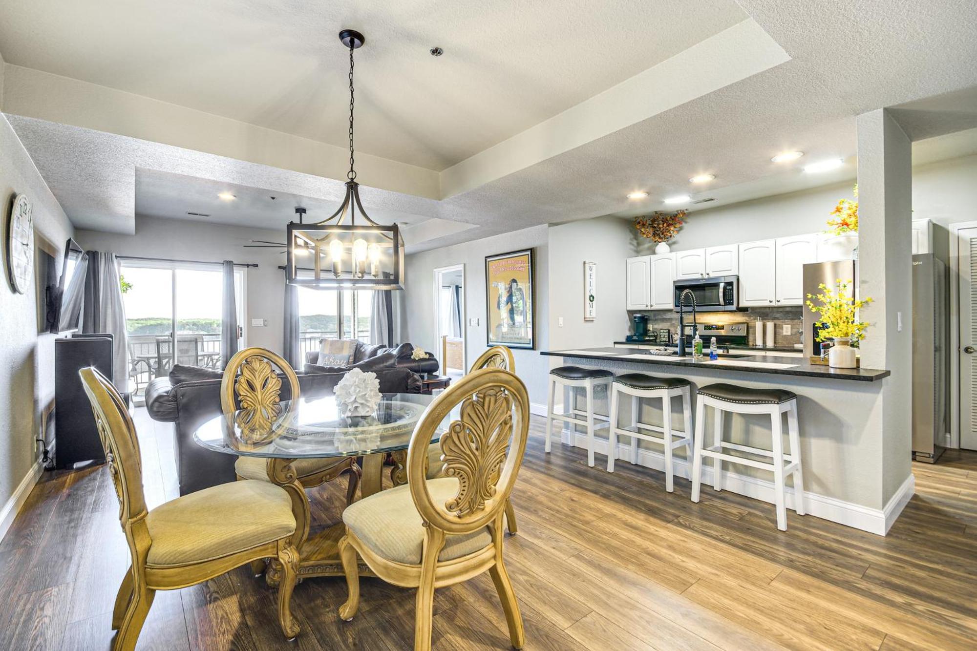Waterfront Lake Ozark Condo With Deck And Pools ภายนอก รูปภาพ