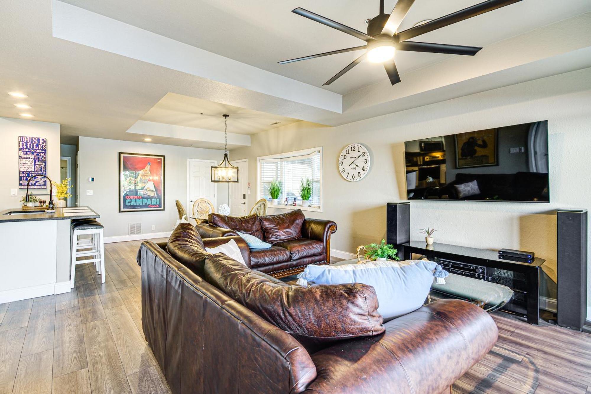 Waterfront Lake Ozark Condo With Deck And Pools ภายนอก รูปภาพ