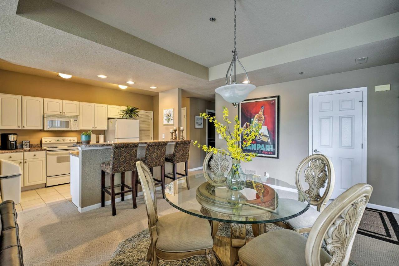 Waterfront Lake Ozark Condo With Deck And Pools ภายนอก รูปภาพ