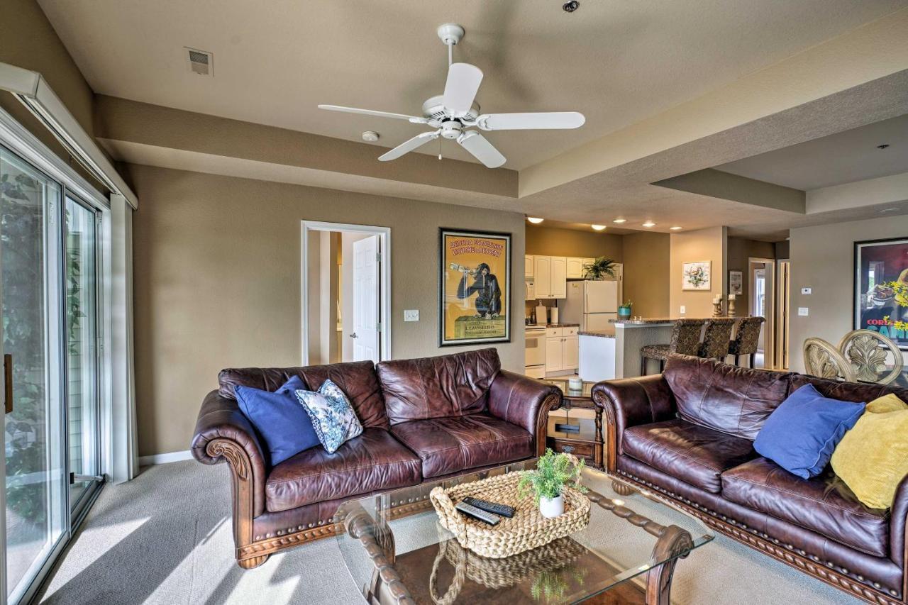 Waterfront Lake Ozark Condo With Deck And Pools ภายนอก รูปภาพ