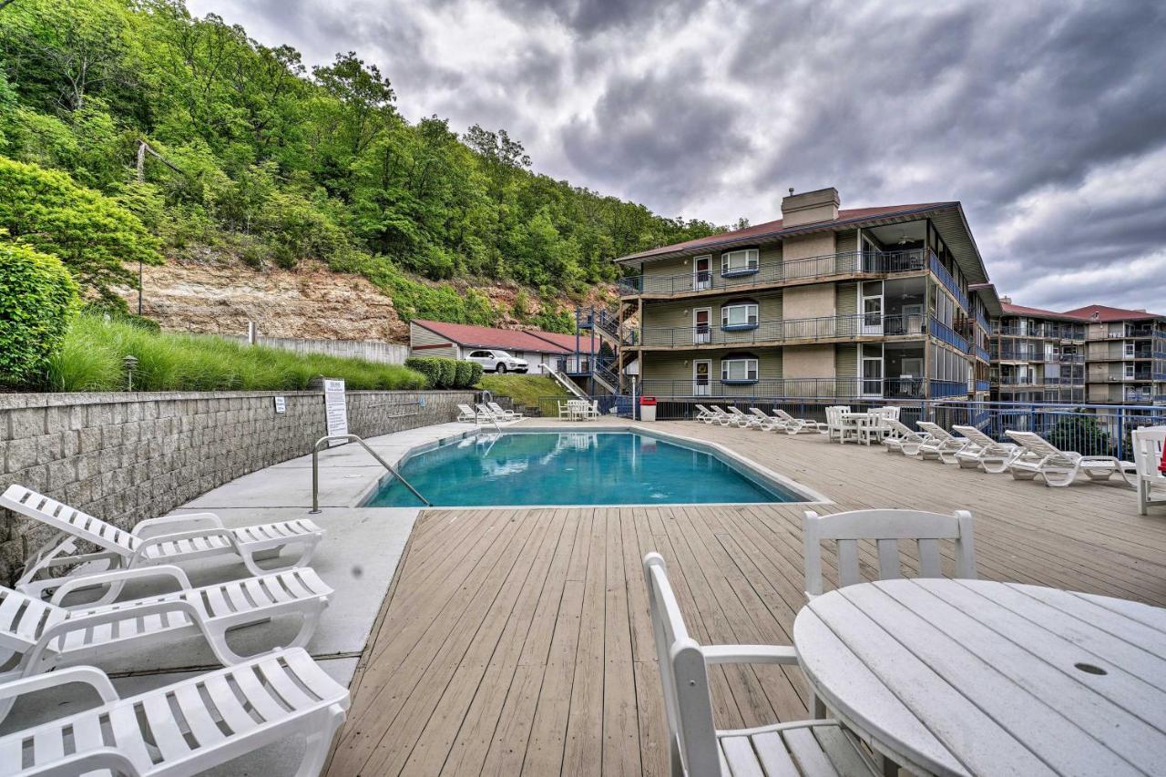 Waterfront Lake Ozark Condo With Deck And Pools ภายนอก รูปภาพ