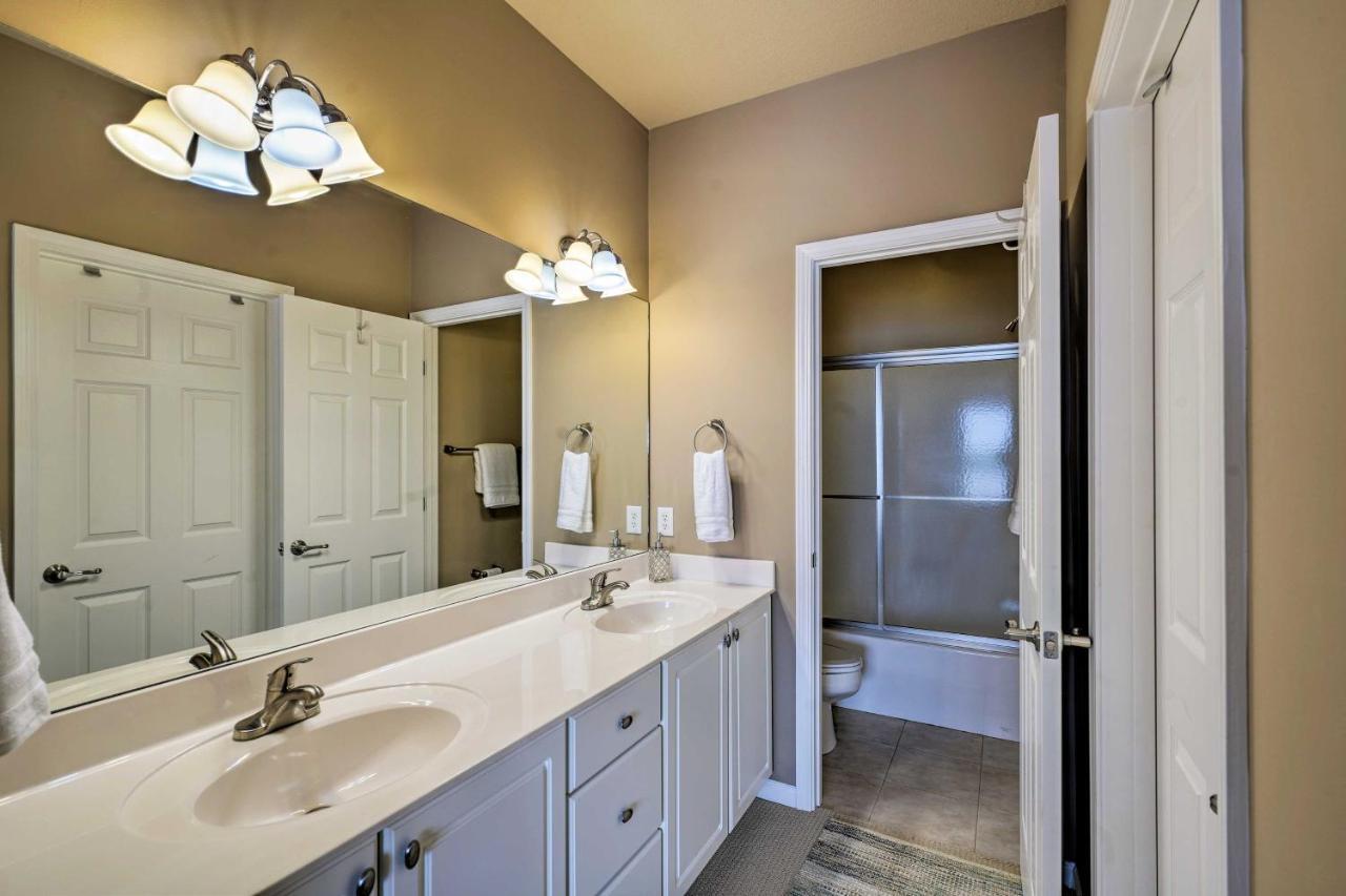 Waterfront Lake Ozark Condo With Deck And Pools ภายนอก รูปภาพ