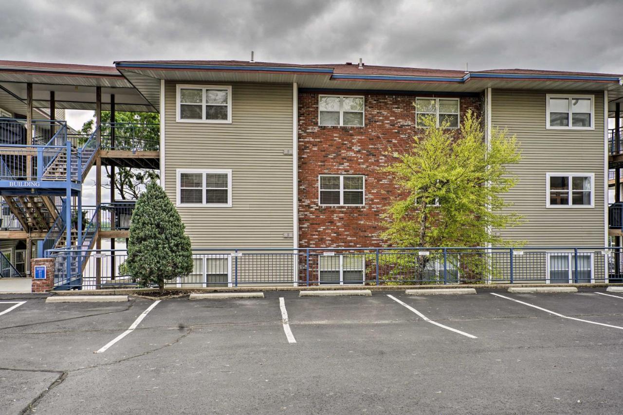 Waterfront Lake Ozark Condo With Deck And Pools ภายนอก รูปภาพ